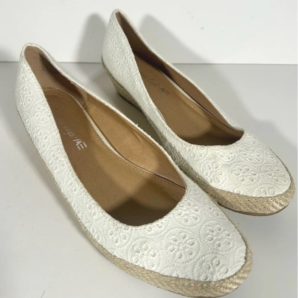 American Eagle Womens White Eyelet Lace Espadrille Low Wedge Shoes Size 9.5 AE‎